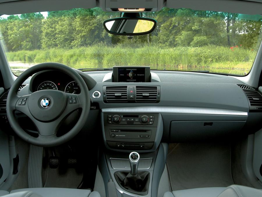  BMW 130i 5-Door 2005 года  (фото 11 из 15)